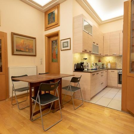 Acropolis Metro St.3 Bedrοοms 6 Persons Maisonette Atenas Exterior foto