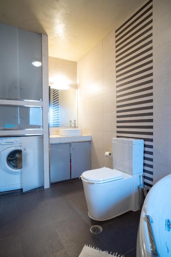 Acropolis Metro St.3 Bedrοοms 6 Persons Maisonette Atenas Exterior foto